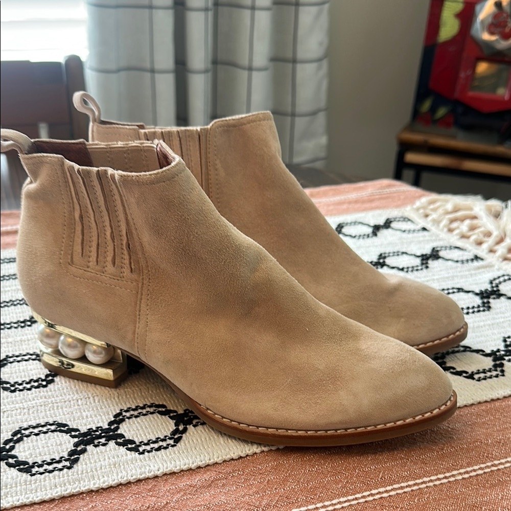 New never worn Jeffrey Campbell Tan Ankle Booties with Pearl Heel